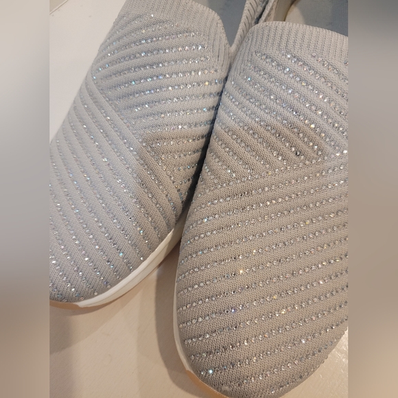 Kelly & Katie Women's Grey Glitter Slip-On Sneaker Sz 8 - Picture 2 of 11